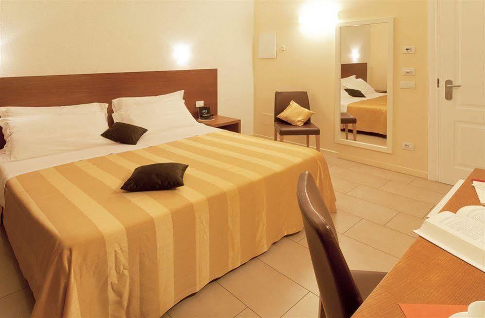 Hotel Cluentum Tolentino Exterior foto